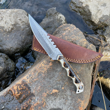 Handmade High Carbon Damascus Steel Hunting Knife/leather sheath, Serrated Back TK-032