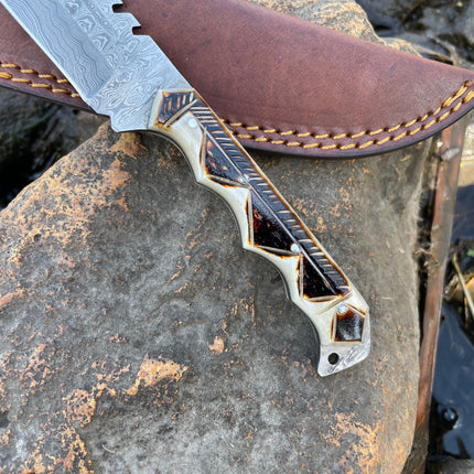 Handmade High Carbon Damascus Steel Hunting Knife/leather sheath, Serrated Back TK-032