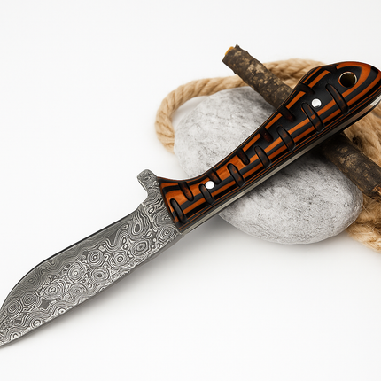 Damascus Steel Hunting & Skinning Knife – Patterned Wooden Handle | Hand-Forged EDC Blade